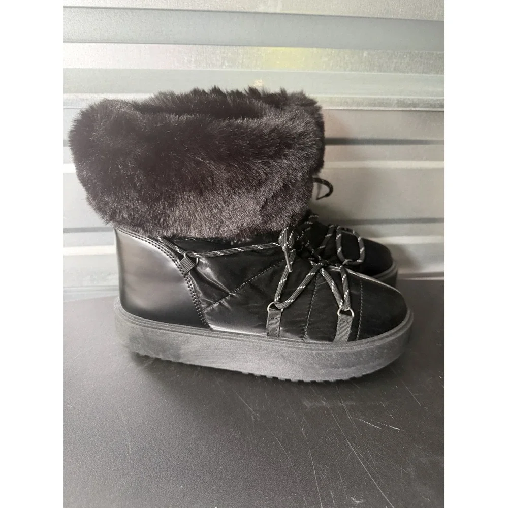 Patent Leather Quilted Black Snow Boots with Fur Size 8.5 B-2